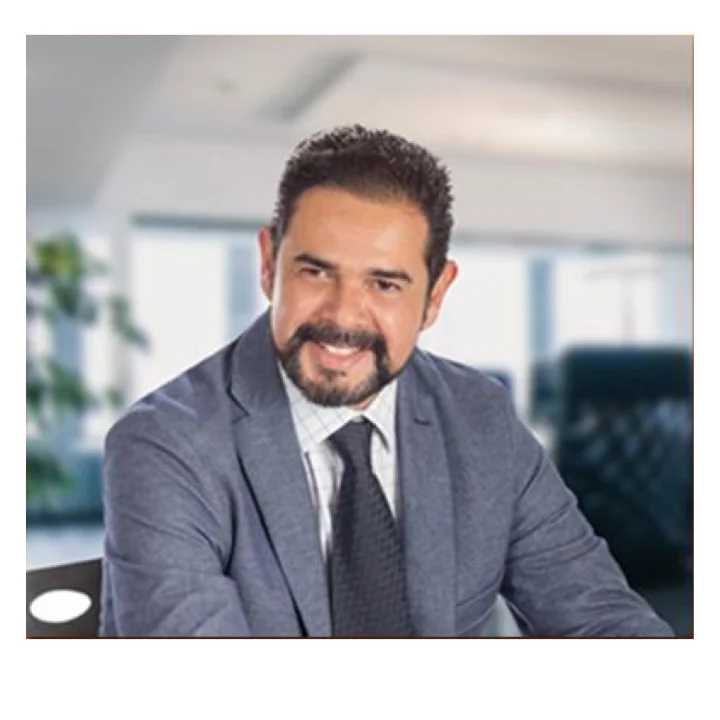 Vladimir Laguna, contacto de la agencia Vista a Vista